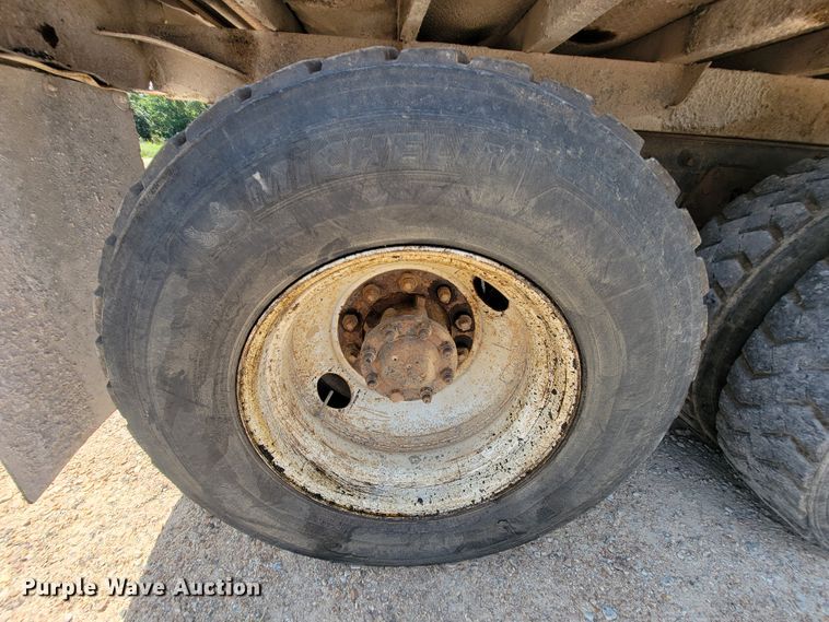 image for item KD9490 1996 International 4900  dump truck