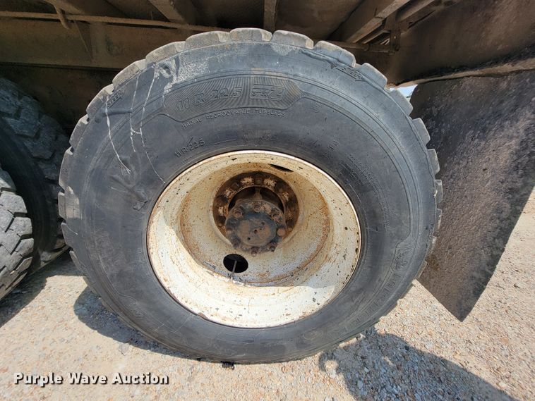 image for item KD9490 1996 International 4900  dump truck