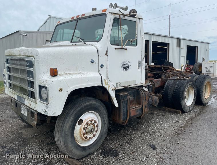 image for item KK9439 1979 International F2275  semi truck