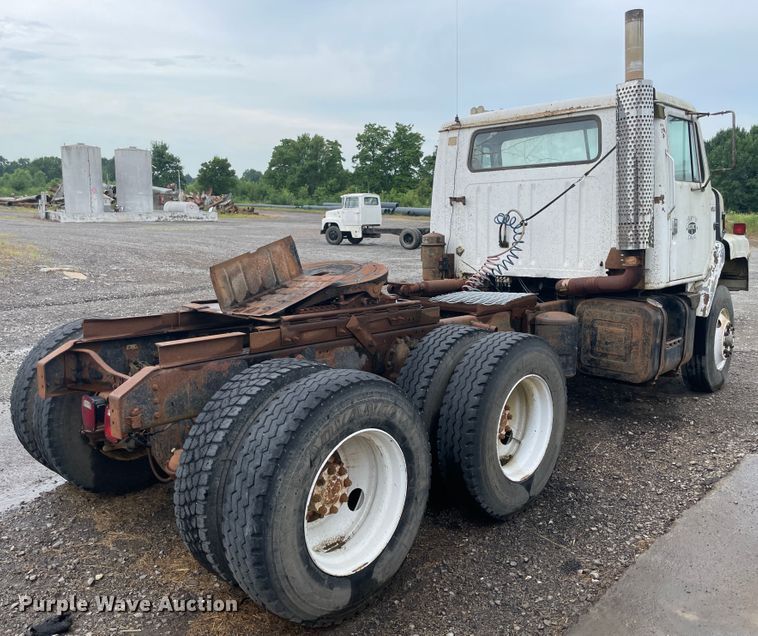 image for item KK9439 1979 International F2275  semi truck