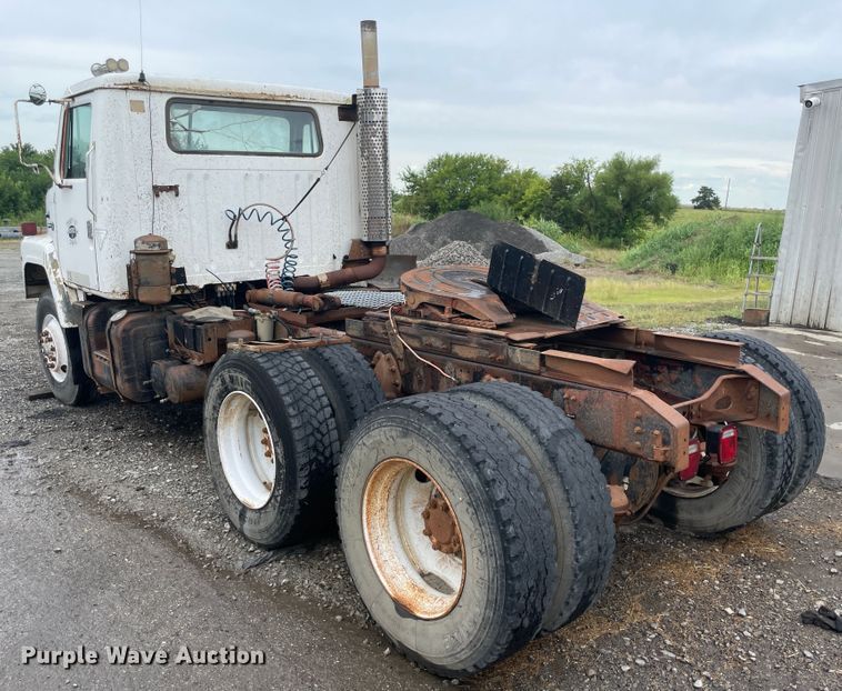 image for item KK9439 1979 International F2275  semi truck