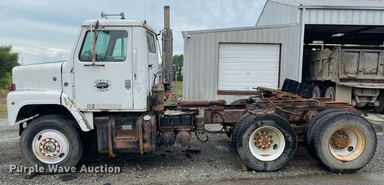 image for item KK9439 1979 International F2275  semi truck