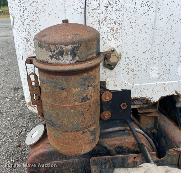 image for item KK9439 1979 International F2275  semi truck