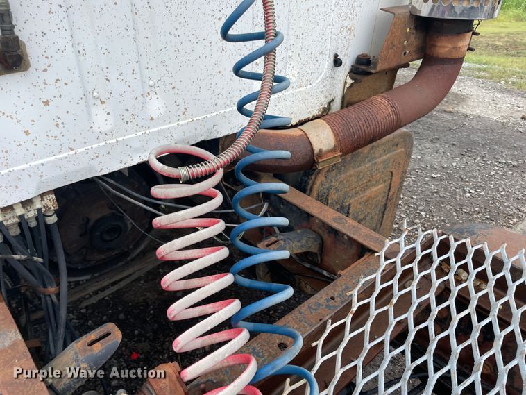 image for item KK9439 1979 International F2275  semi truck