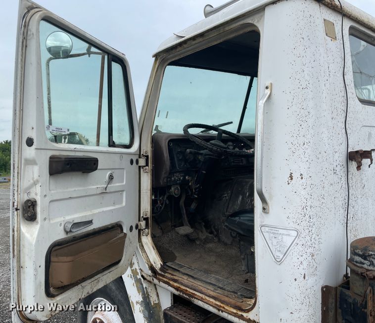 image for item KK9439 1979 International F2275  semi truck