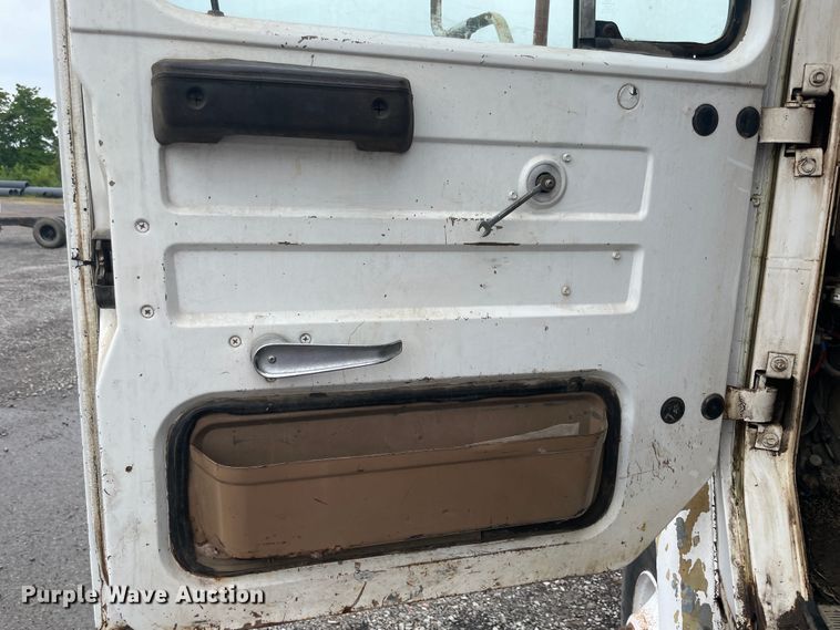 image for item KK9439 1979 International F2275  semi truck