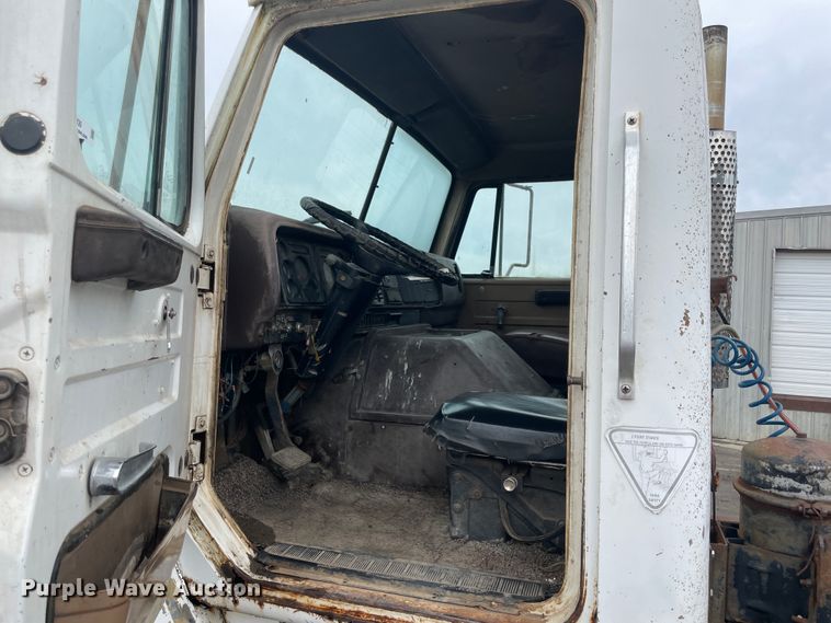 image for item KK9439 1979 International F2275  semi truck