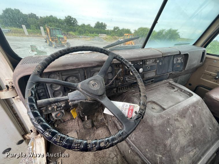 image for item KK9439 1979 International F2275  semi truck