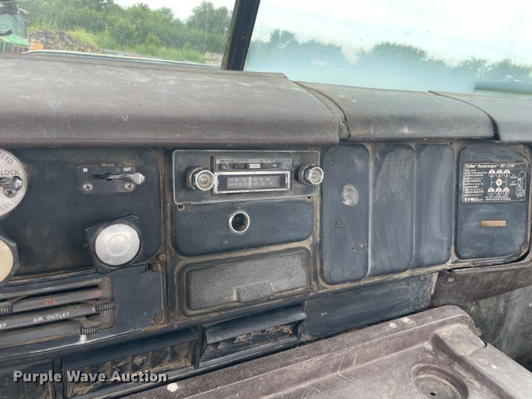 image for item KK9439 1979 International F2275  semi truck