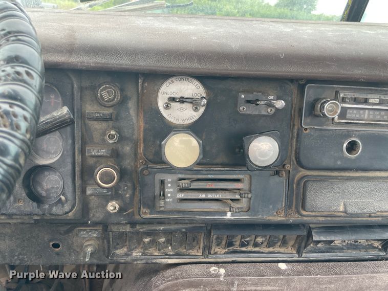 image for item KK9439 1979 International F2275  semi truck