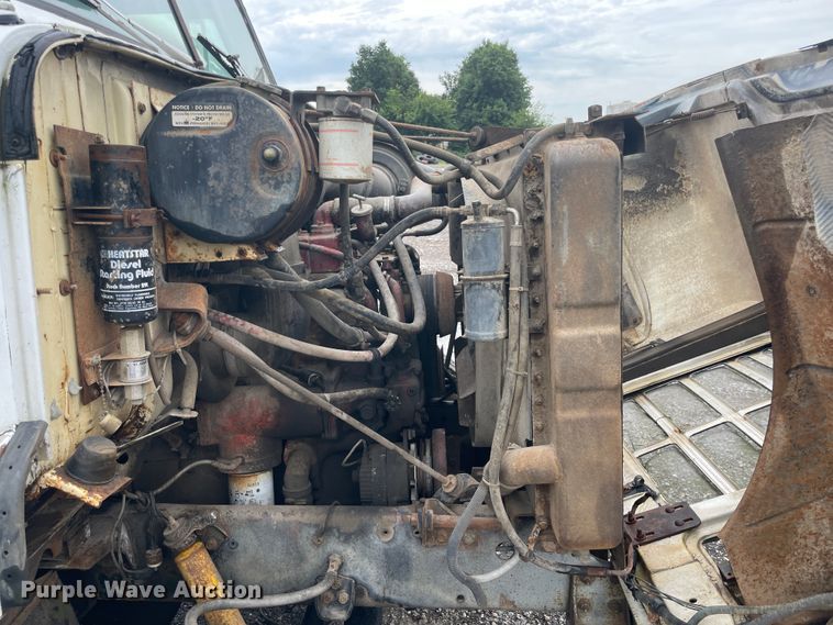 image for item KK9439 1979 International F2275  semi truck