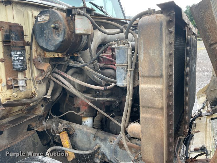 image for item KK9439 1979 International F2275  semi truck