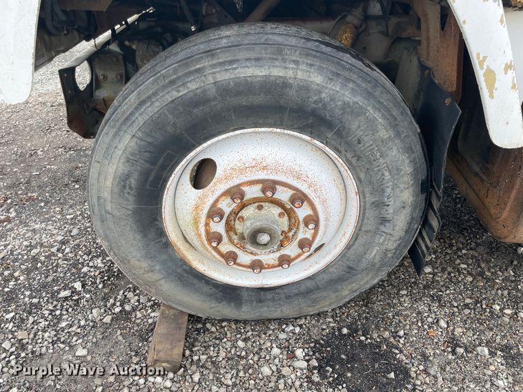 image for item KK9439 1979 International F2275  semi truck