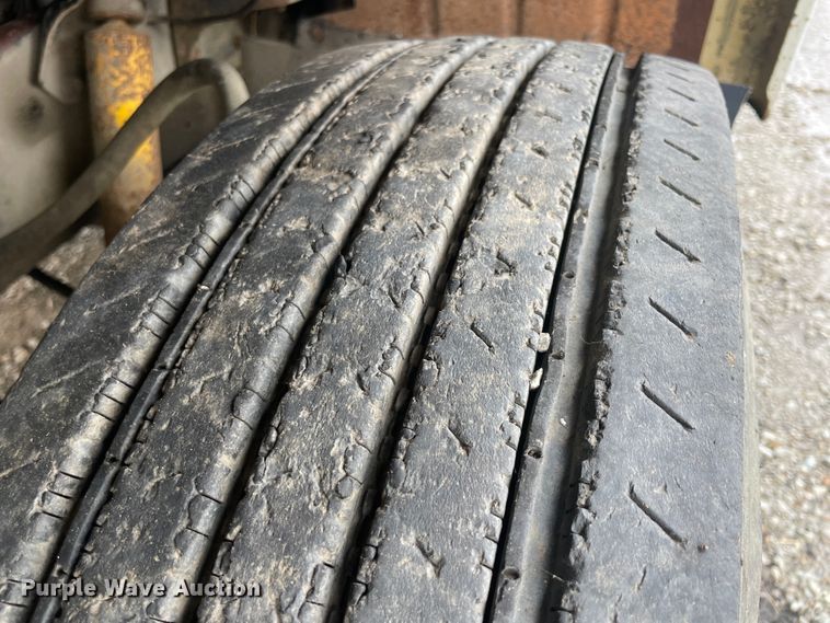 image for item KK9439 1979 International F2275  semi truck