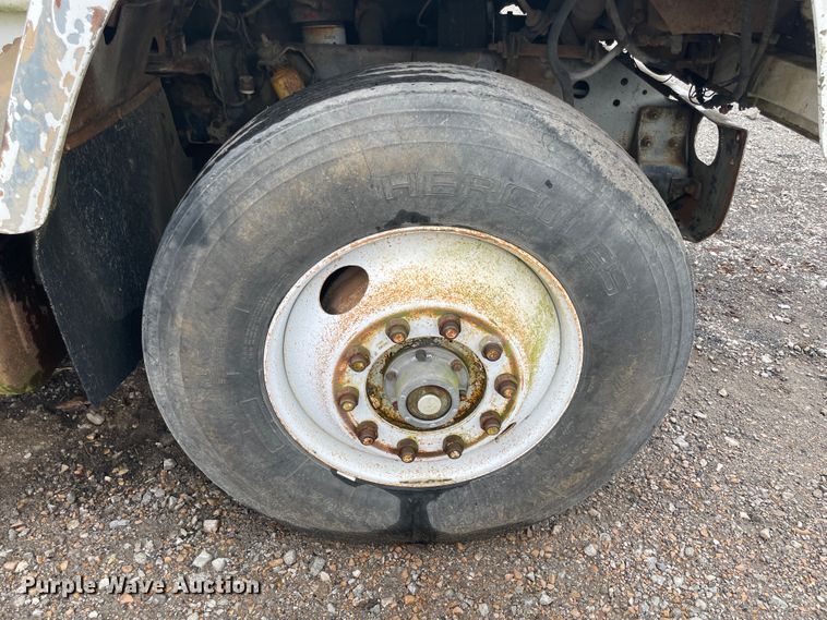 image for item KK9439 1979 International F2275  semi truck