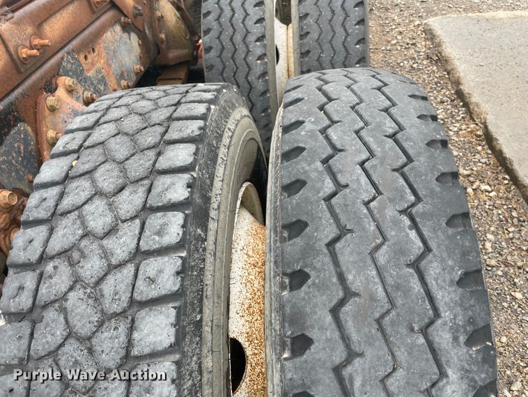 image for item KK9439 1979 International F2275  semi truck