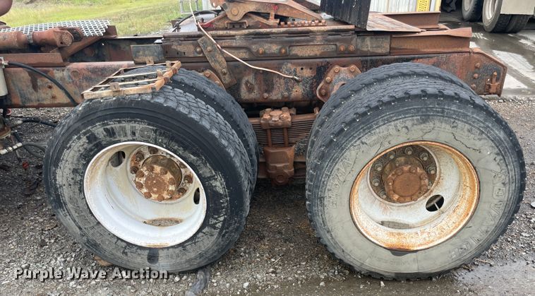 image for item KK9439 1979 International F2275  semi truck