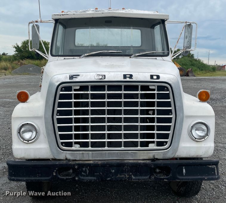 image for item KK9440 1972 Ford L700  truck cab and chassis