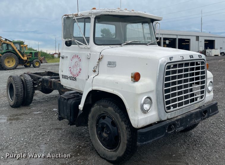 image for item KK9440 1972 Ford L700  truck cab and chassis