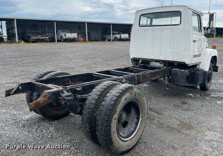 image for item KK9440 1972 Ford L700  truck cab and chassis