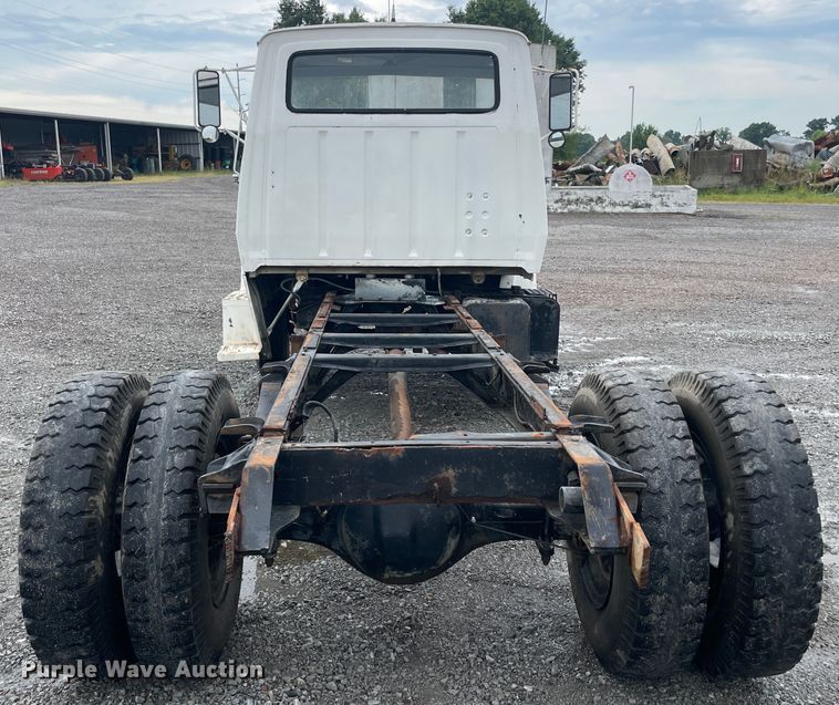 image for item KK9440 1972 Ford L700  truck cab and chassis