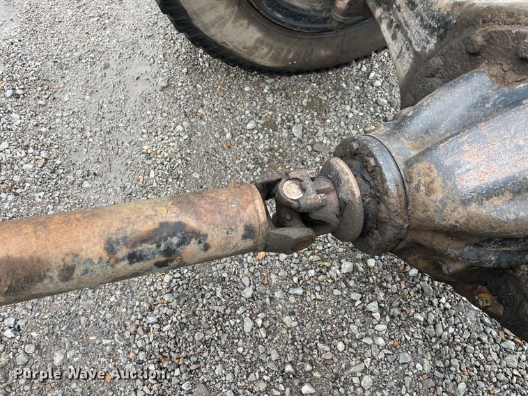 image for item KK9440 1972 Ford L700  truck cab and chassis