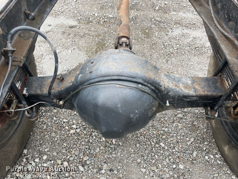 image for item KK9440 1972 Ford L700  truck cab and chassis