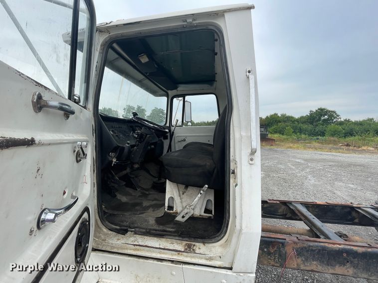 image for item KK9440 1972 Ford L700  truck cab and chassis