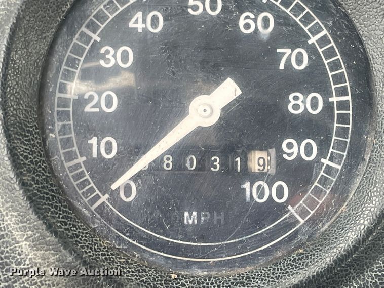 image for item KK9440 1972 Ford L700  truck cab and chassis