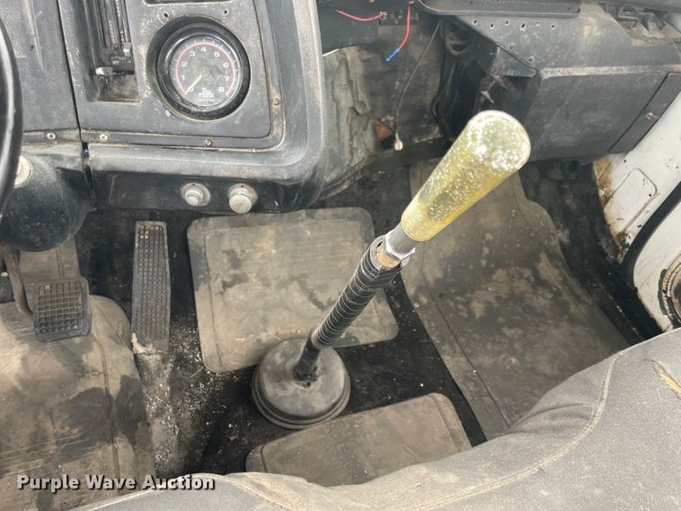 image for item KK9440 1972 Ford L700  truck cab and chassis