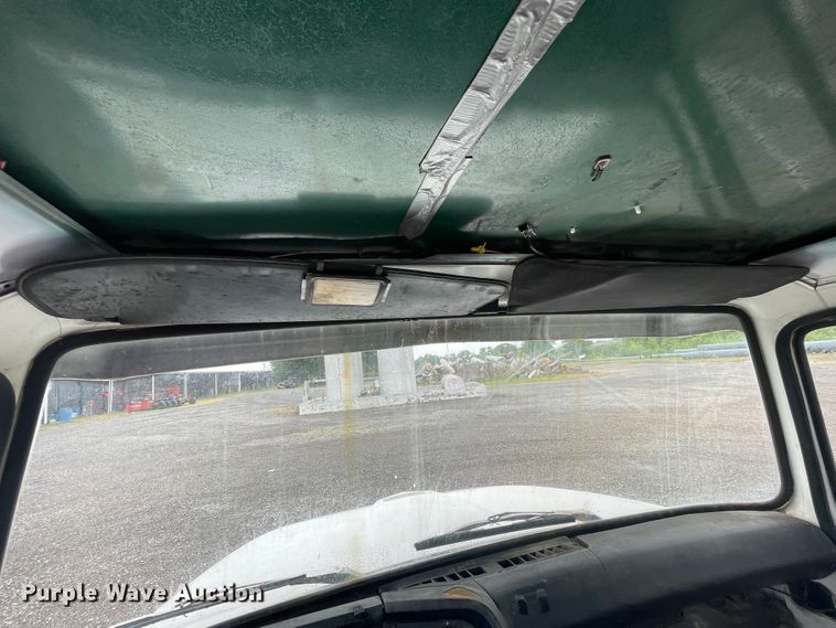 image for item KK9440 1972 Ford L700  truck cab and chassis