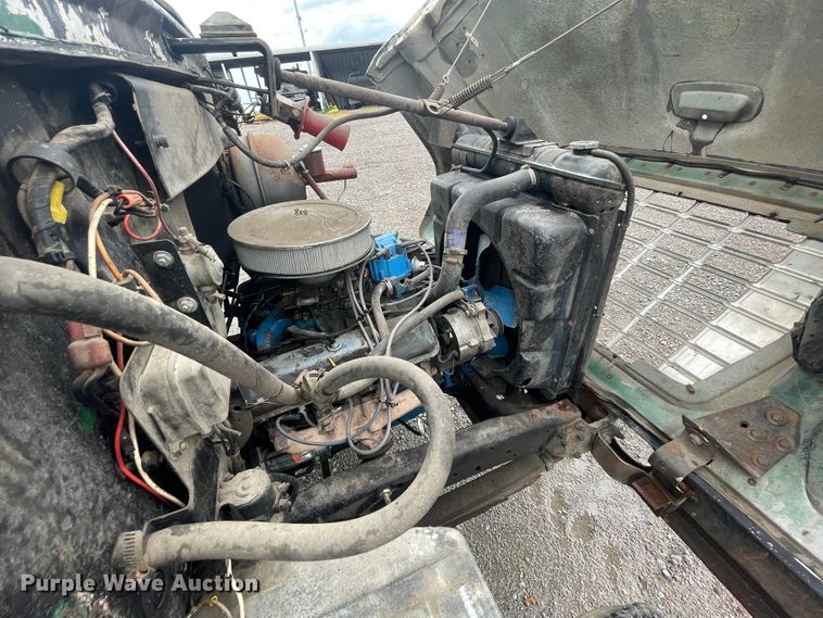 image for item KK9440 1972 Ford L700  truck cab and chassis