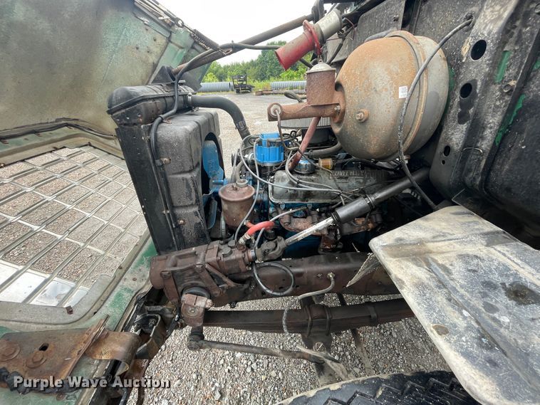 image for item KK9440 1972 Ford L700  truck cab and chassis