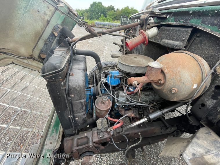 image for item KK9440 1972 Ford L700  truck cab and chassis