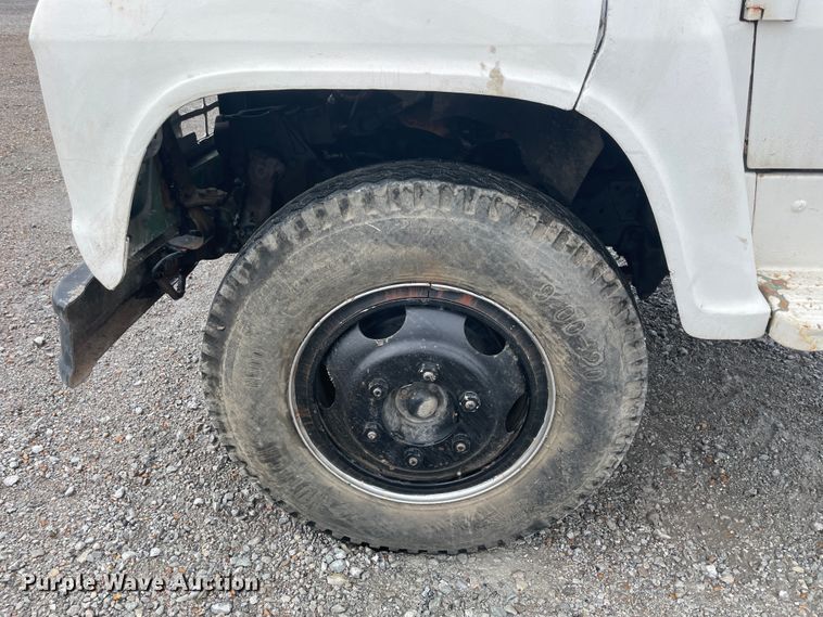 image for item KK9440 1972 Ford L700  truck cab and chassis