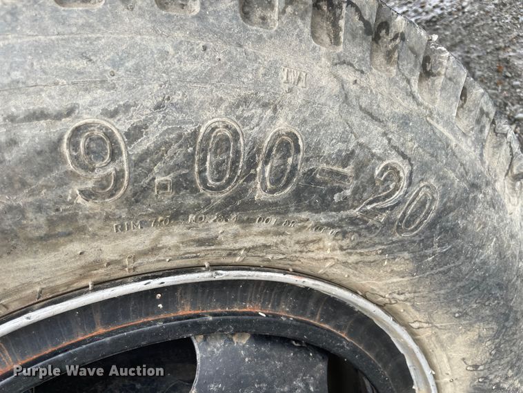 image for item KK9440 1972 Ford L700  truck cab and chassis