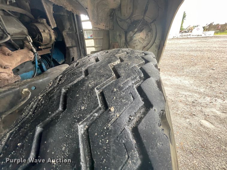 image for item KK9440 1972 Ford L700  truck cab and chassis