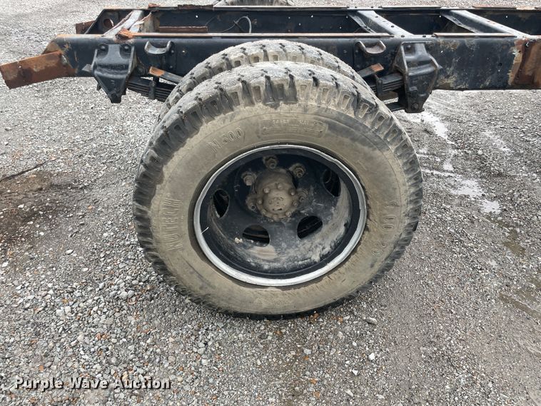 image for item KK9440 1972 Ford L700  truck cab and chassis