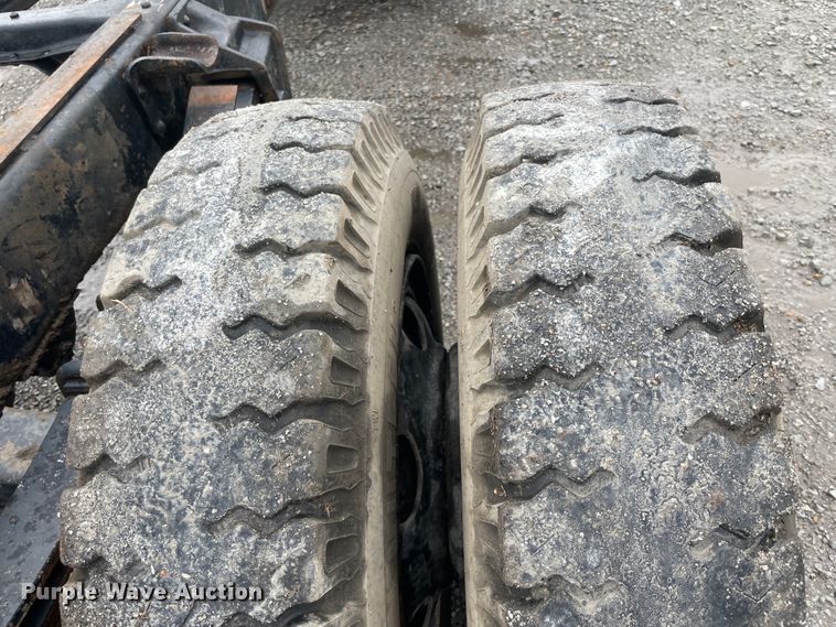 image for item KK9440 1972 Ford L700  truck cab and chassis