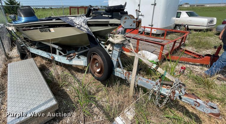 image for item KK9646 2002 Tracker Tournament  boat