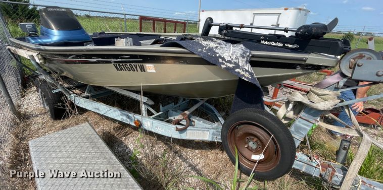 image for item KK9646 2002 Tracker Tournament  boat