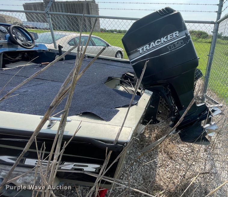 image for item KK9646 2002 Tracker Tournament  boat