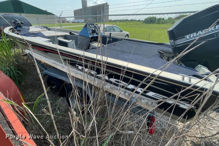 image for item KK9646 2002 Tracker Tournament  boat