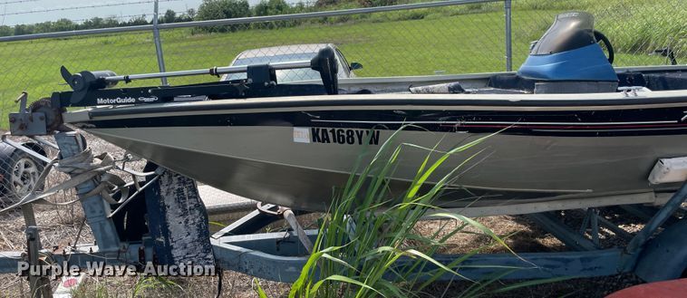 image for item KK9646 2002 Tracker Tournament  boat