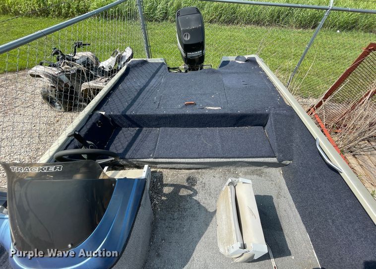 image for item KK9646 2002 Tracker Tournament  boat