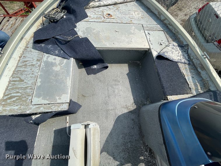 image for item KK9646 2002 Tracker Tournament  boat