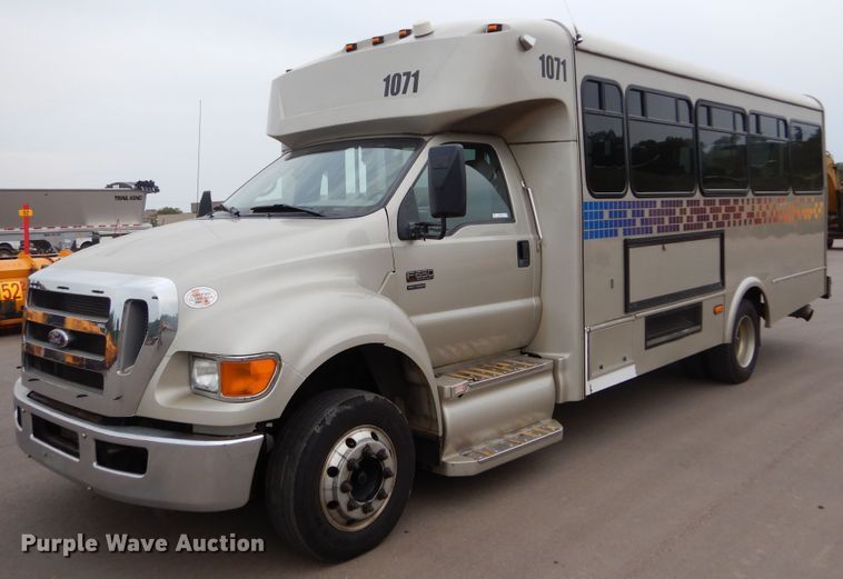 image for item KV9129 2010 Ford F650  shuttle bus