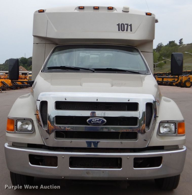 image for item KV9129 2010 Ford F650  shuttle bus