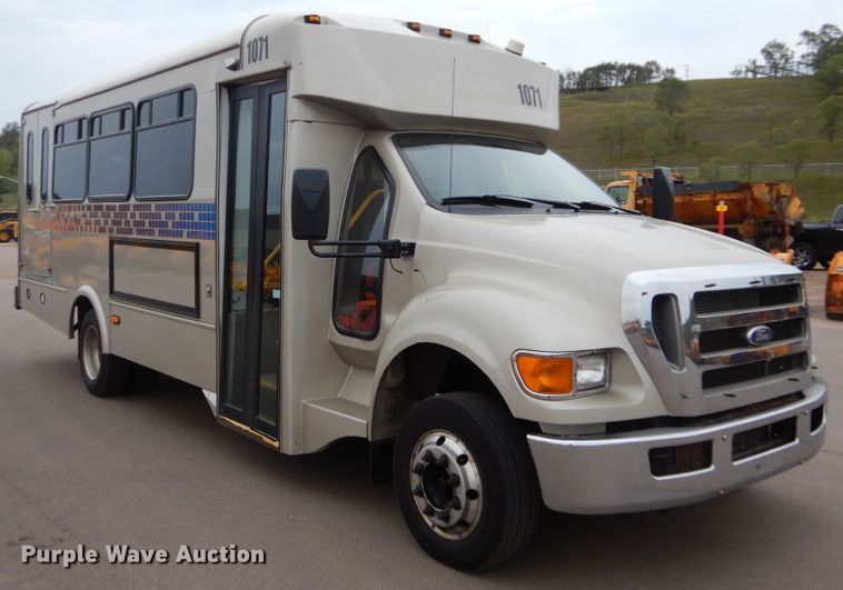 image for item KV9129 2010 Ford F650  shuttle bus