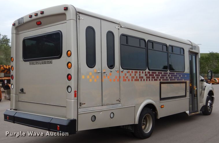 image for item KV9129 2010 Ford F650  shuttle bus